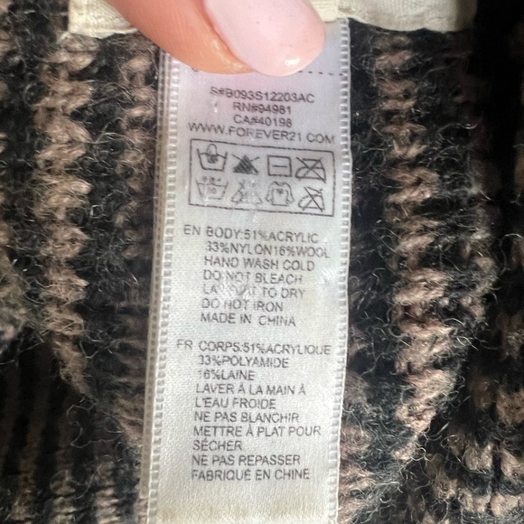 Asymmetrical Striped Cardigan Sweater with Pockets - Picture 8 of 8